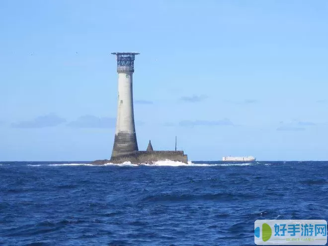 深海水族馆给第一座灯塔拍照 深海水族馆与第一座灯塔合影